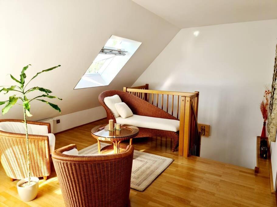 Apartment Luxury 4 Bedroom Roof With 3 Balconies & View *